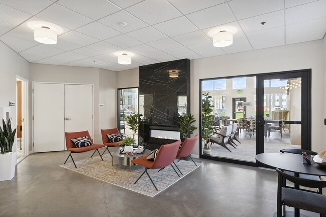 Lobby - Mural Apartments
