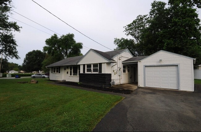 Charming 3-bedroom, 1.5-bathroom house loc... - Charming 3-bedroom, 1.5-bathroom house loc...