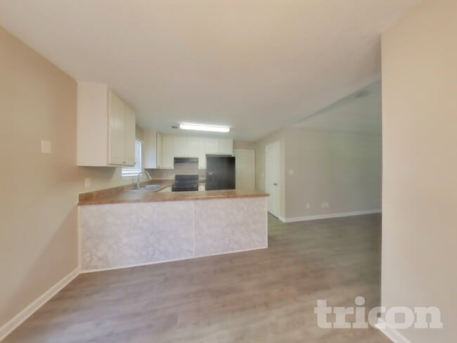 Photo - 2024 Meadow Glen Cir