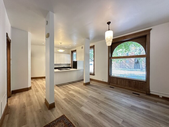 Building Photo - 1545 W Addison St Unit J01P