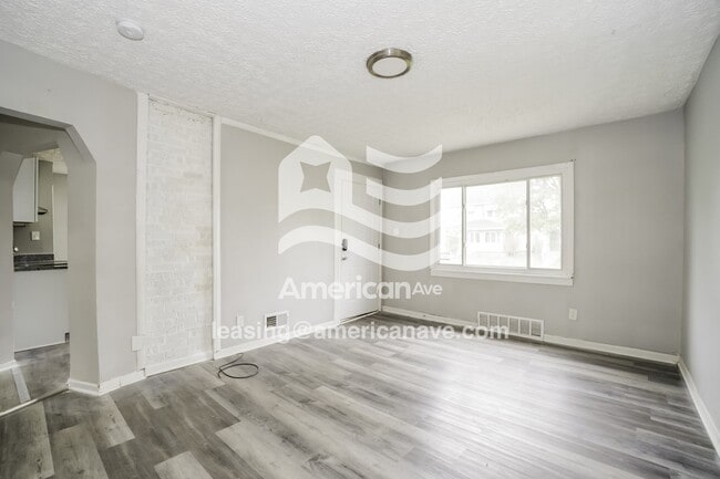 Photo - 982 E 14th Ave