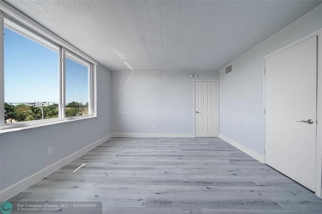 Building Photo - 13150 Memorial Hwy Unit 225-225 Rental