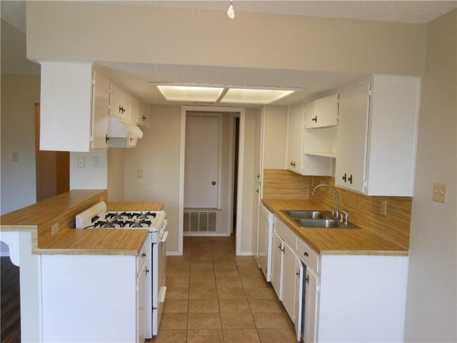 Photo - 602 Garden Path Dr