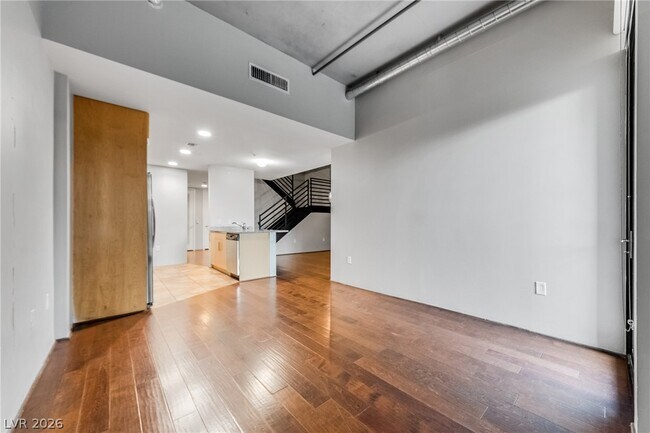 Building Photo - 353 E Bonneville Ave Unit 161