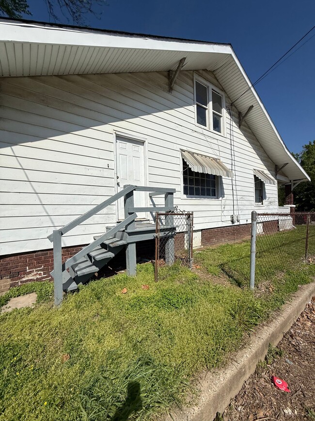 Photo - 1153 E William St