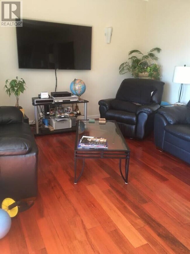 Photo - Garden-3707 DOLLARTON HIGHWAY