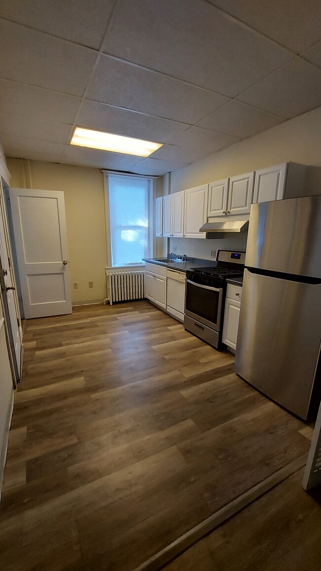 Building Photo - 394 Center St Unit 1
