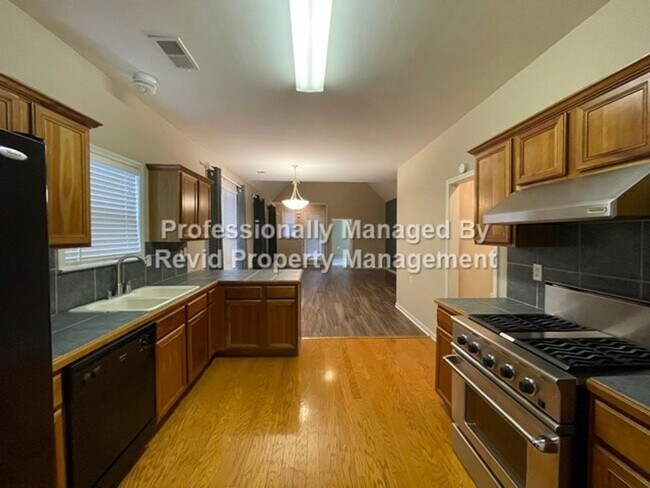 Photo - 2 bedroom Home in Harbor Town!!