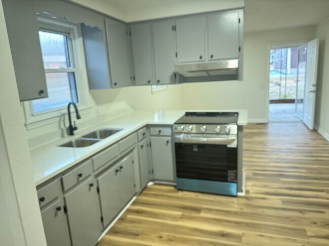 Photo - 261 oak circle