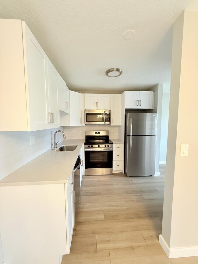 Photo - 328 Andover M