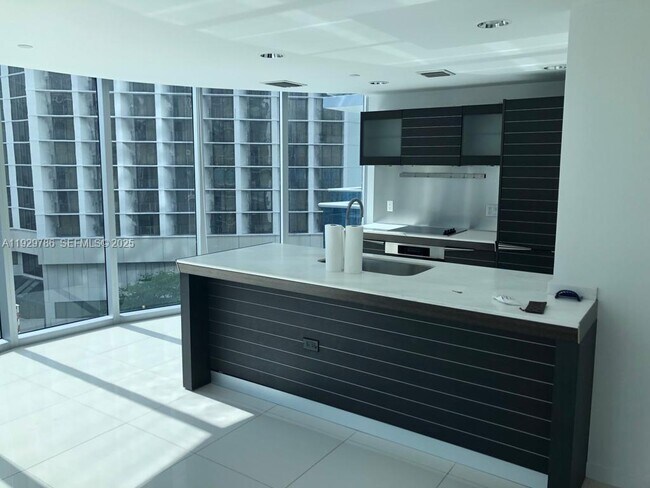 Building Photo - 200 Biscayne Blvd Way Unit 902