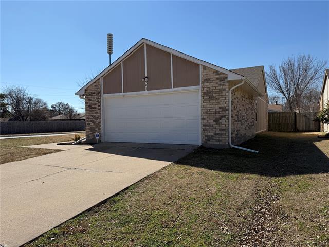 Photo - 501 Carl C Senter St