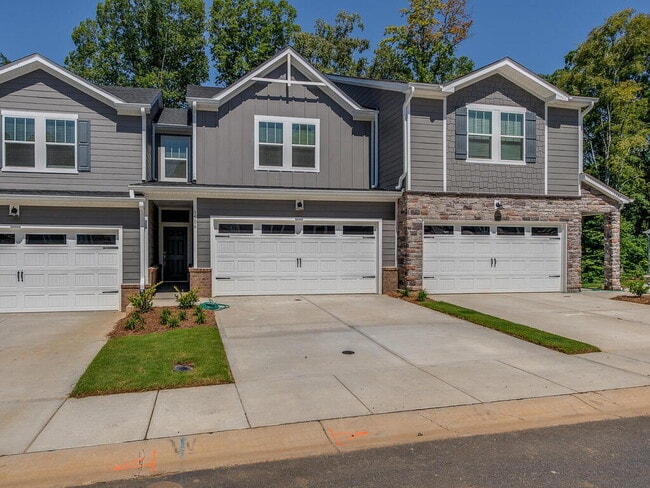 Building Photo - Built in 2022 and waiting for you to move right on in!