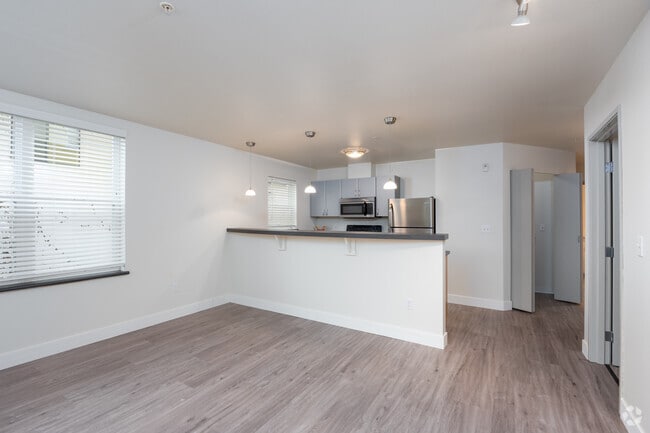 2BD, 2BA - 917SF