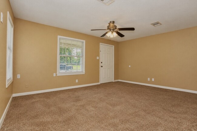 Photo - 127 Holly St