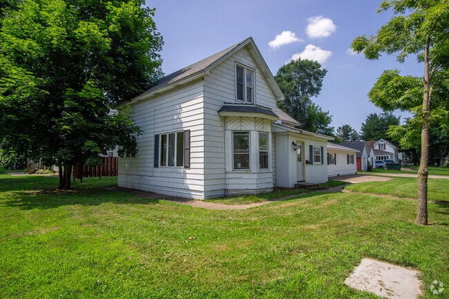 Building Photo - 1321 2nd St W Rental