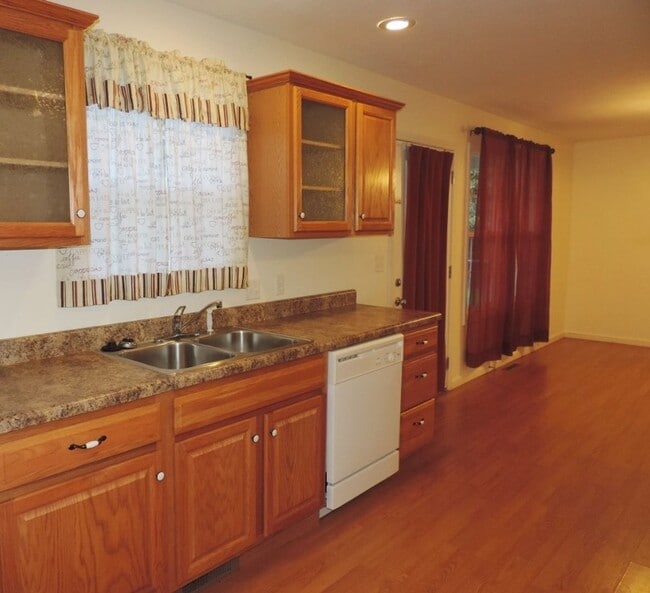 Photo - 19550 Lenox Ln