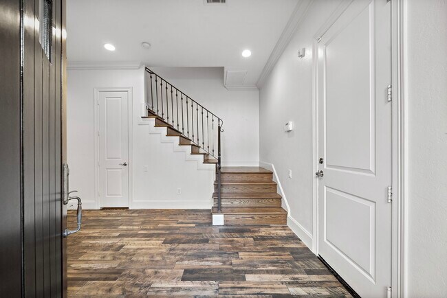 Photo - 4250 Drake St