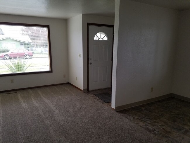 Photo - 2415-2425-2425 Wooddale Ave NE