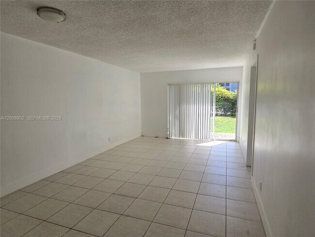 Photo - 8700 N Sherman Cir Unit 108