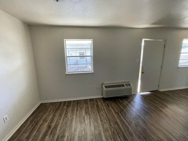 Photo - 1502 NW Kingsbury Ave Unit 22