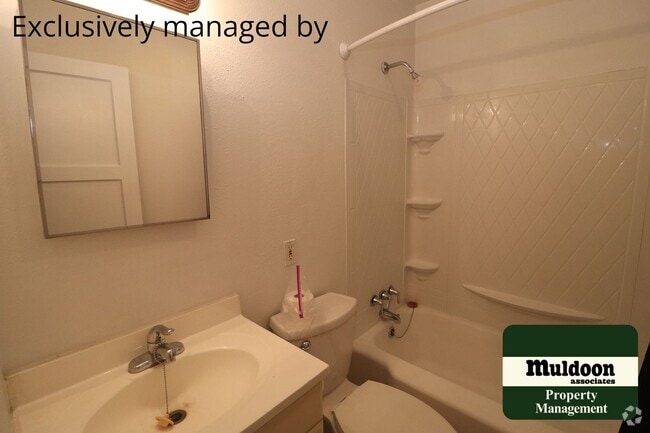 Building Photo - Really Cute Northside Pet Friendly Home wi...
