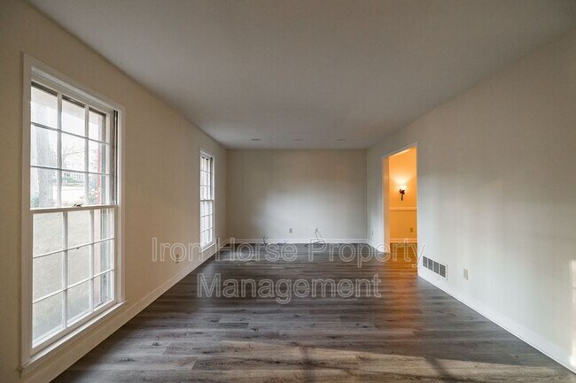 Photo - 265 Ponderosa Dr