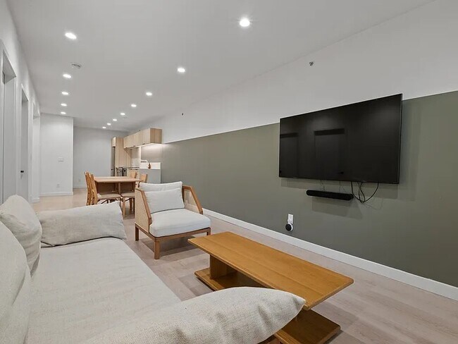 Photo - 382 Powell St