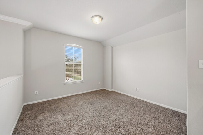 Photo - 223 Auburn Shores Ct