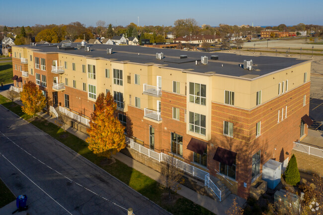 Edificio contemporáneo - Uptown Brass Apartments