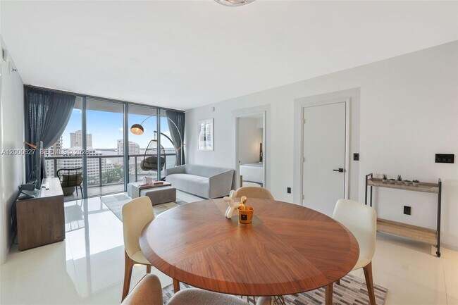 Photo - 465 Brickell Ave Unidad 1805