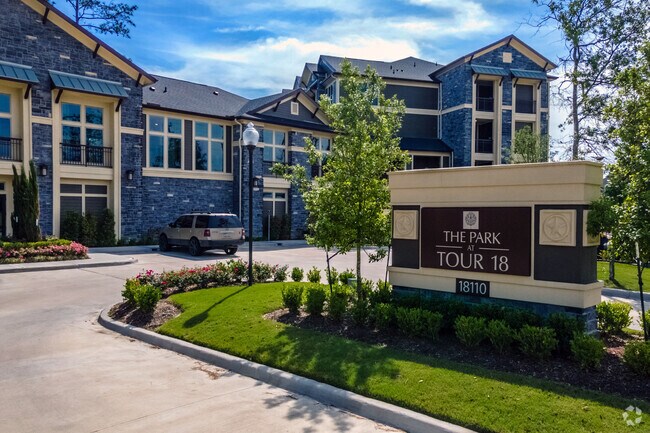 Signage at the Entrance - Park at Tour 18 Apartments