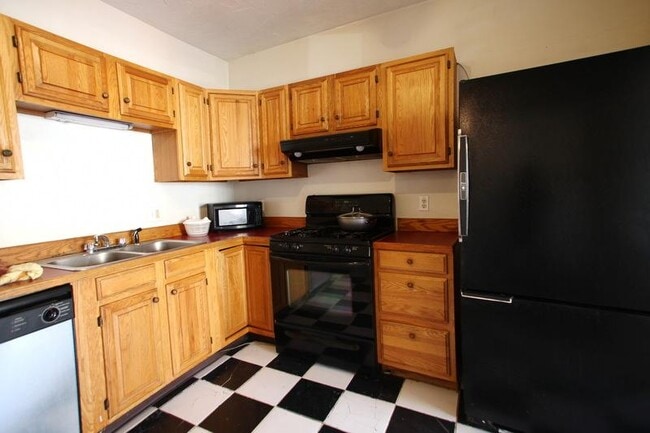 Building Photo - 836 Huntington Ave Unit 3