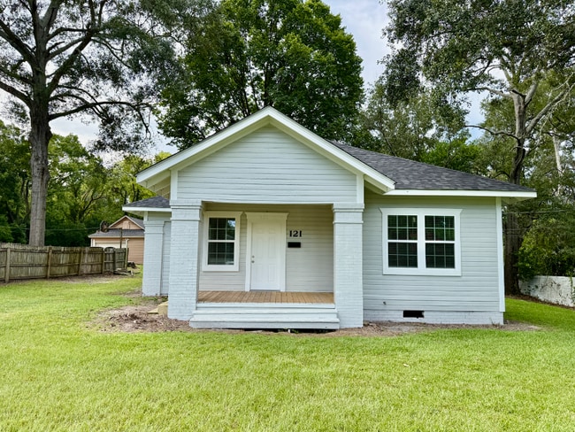 Building Photo - 121 E Kerr Ave Rental