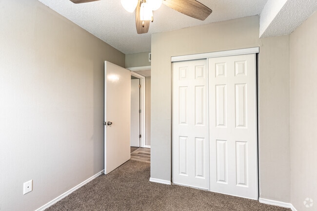 2BR, 2BA - 800SF - Pheasant Run Apartments