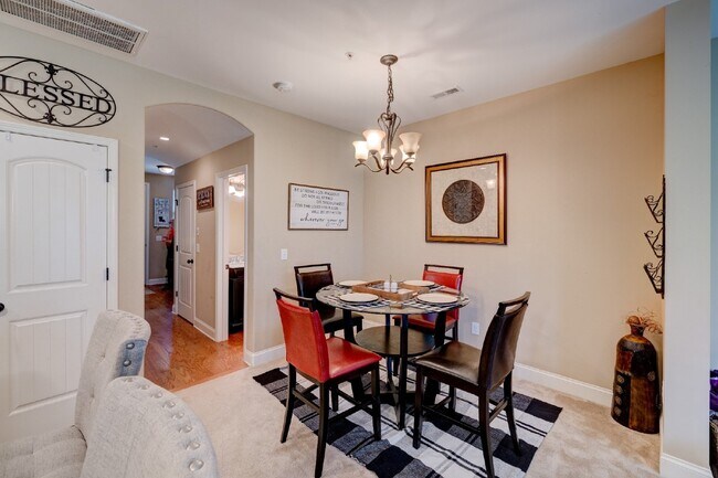 Beautiful Townhome with Garage, Fireplace, Close to Greenway, Dining & Shopping