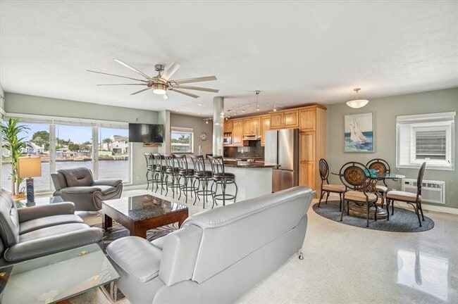 Building Photo - 561 Bayshore Dr Unit 1