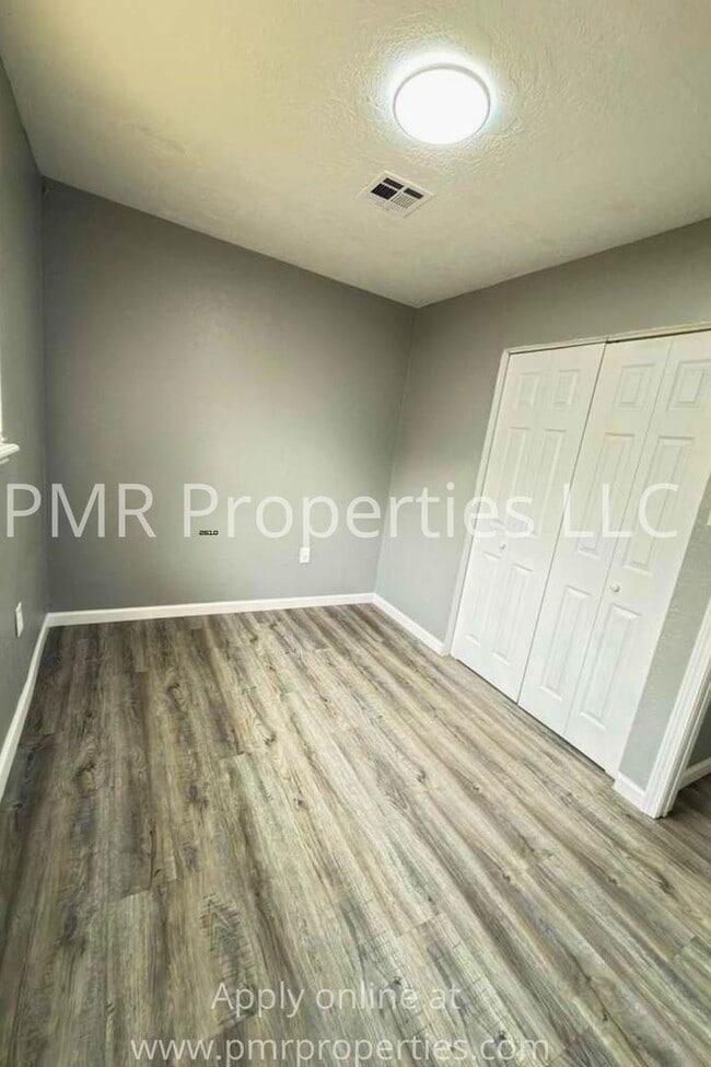 Photo - 409 NW Glendale Dr