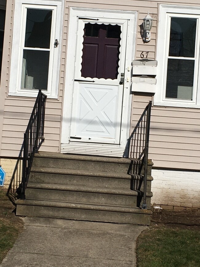 Building Photo - 67 Nichols St Unit First floor