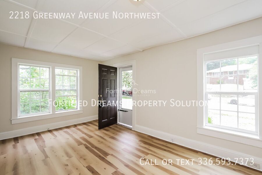 2218 Greenway Ave NW