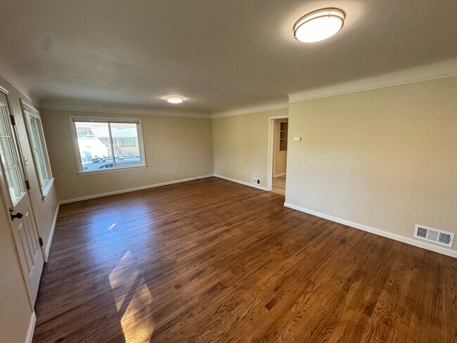 Photo - 216 S 11th Ave