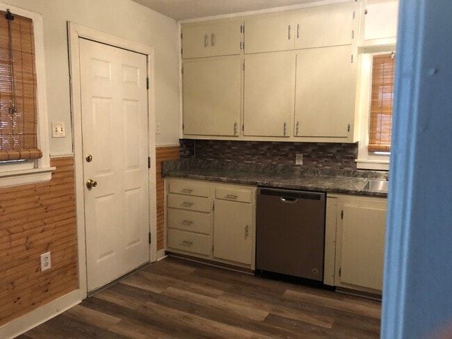 Photo - 704 N Maple St
