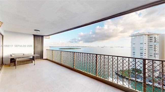 Photo - 1800 NE 114th St Unidad 1705