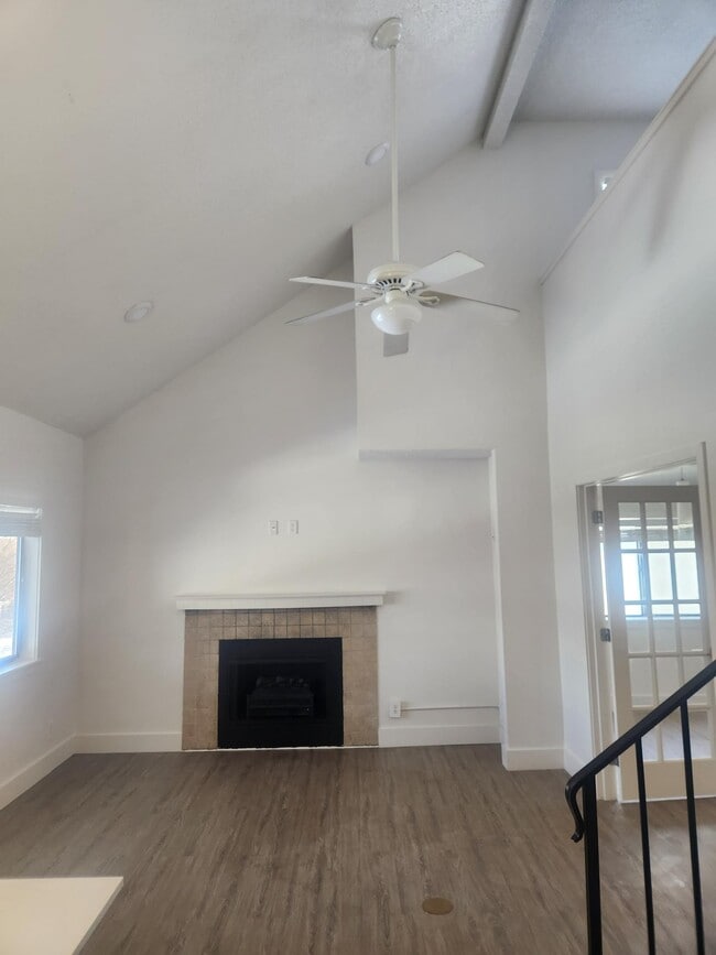 2BR vaulted ceiling