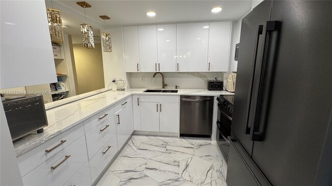 Building Photo - 1985 S Ocean Dr Unit 9G Rental