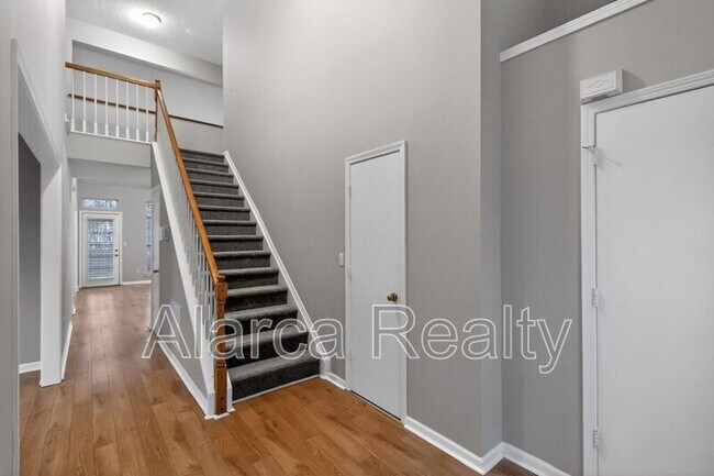 Photo - 8619 Warwick Crest Ln