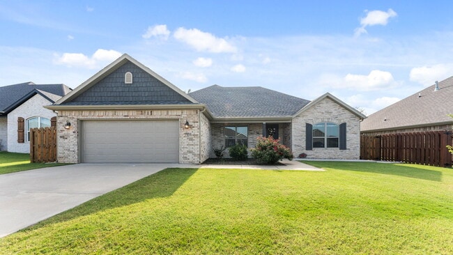 Building Photo - Spacious 4-Bedroom Gem Rental