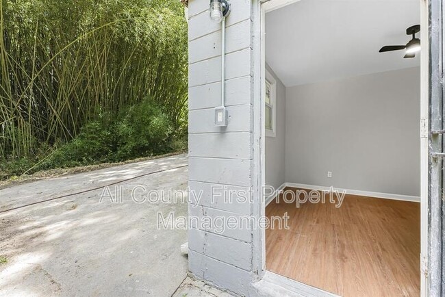 Photo - 2845 3rd Ave SW Unit 2845  2