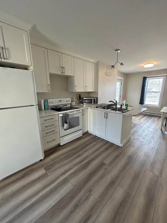 Building Photo - 117 Elmwood Dr