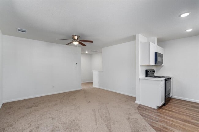 Photo - 2002 W 2nd St